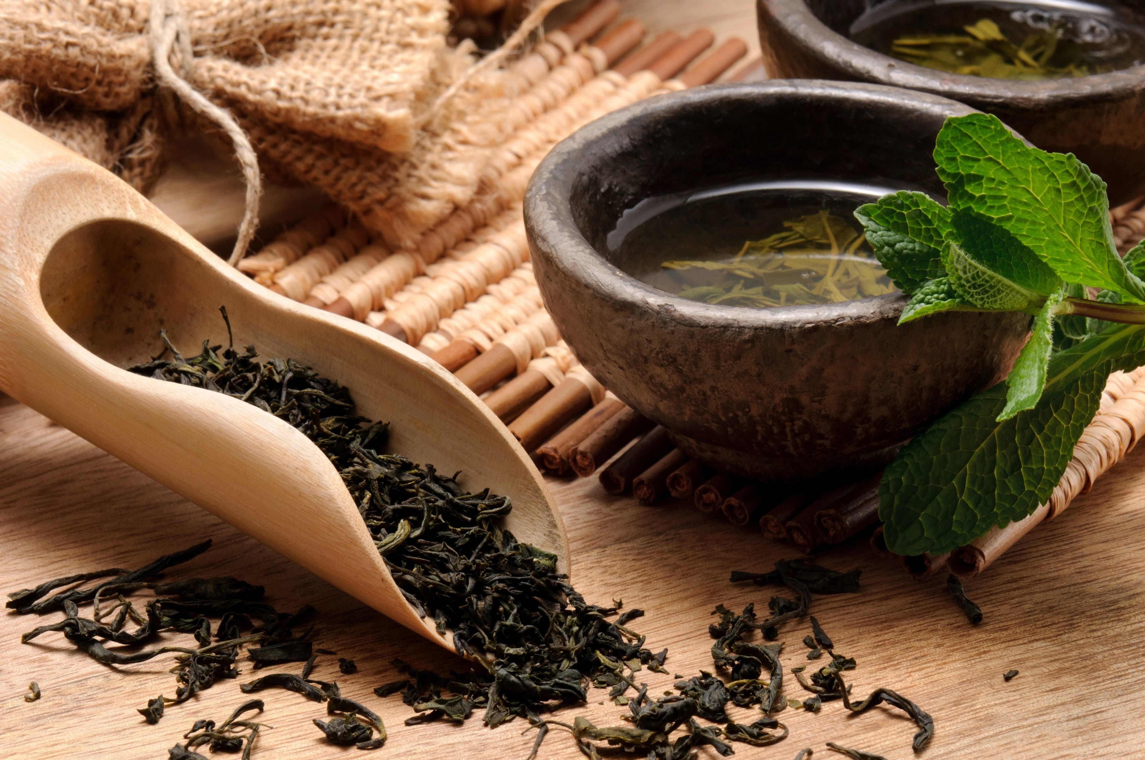 Chamomile and Mint Extracts: The Backbone of Functional Beverages